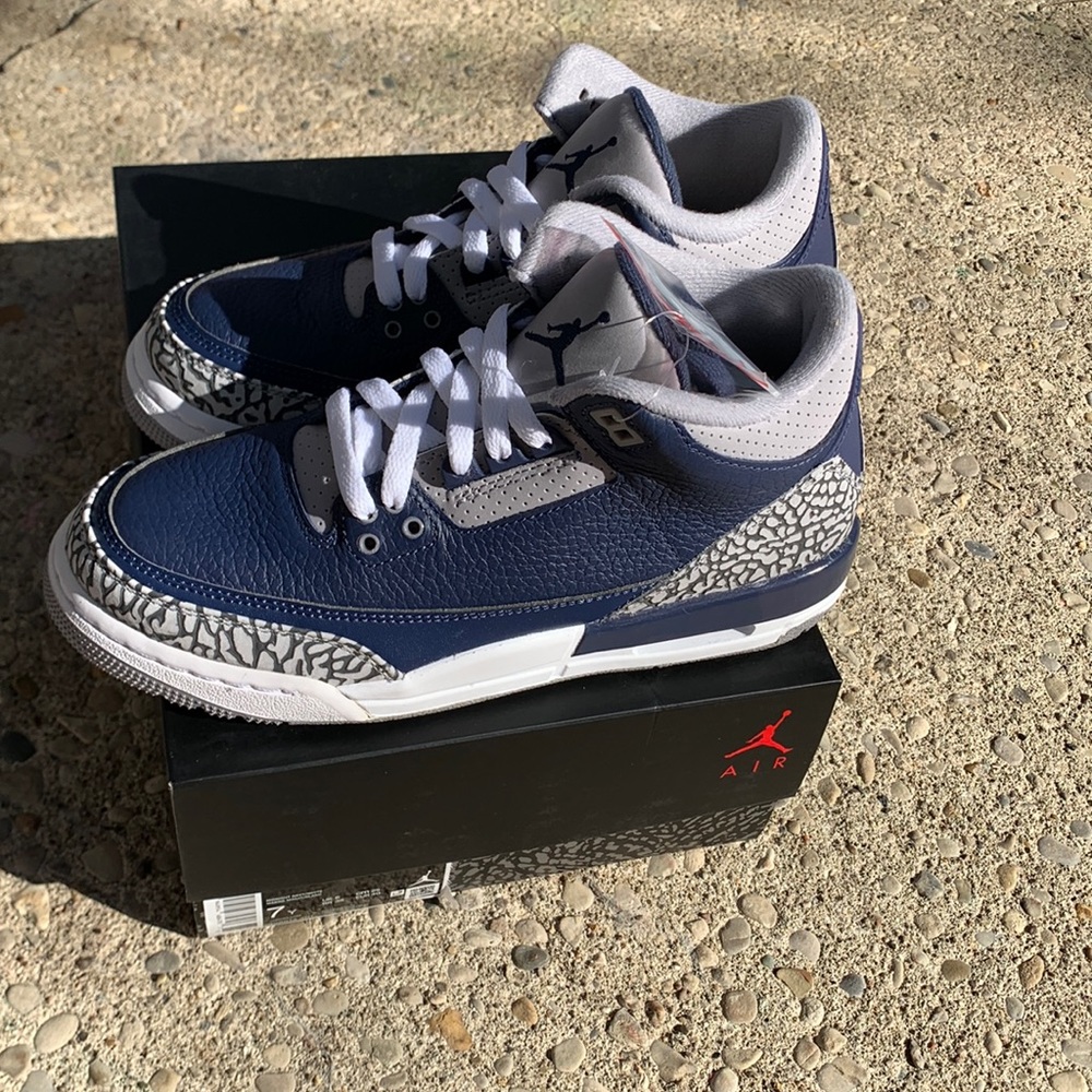 New Jordan 3  Retro Georgetown Size  7Y / 8.5 women - Picture 7 of 15